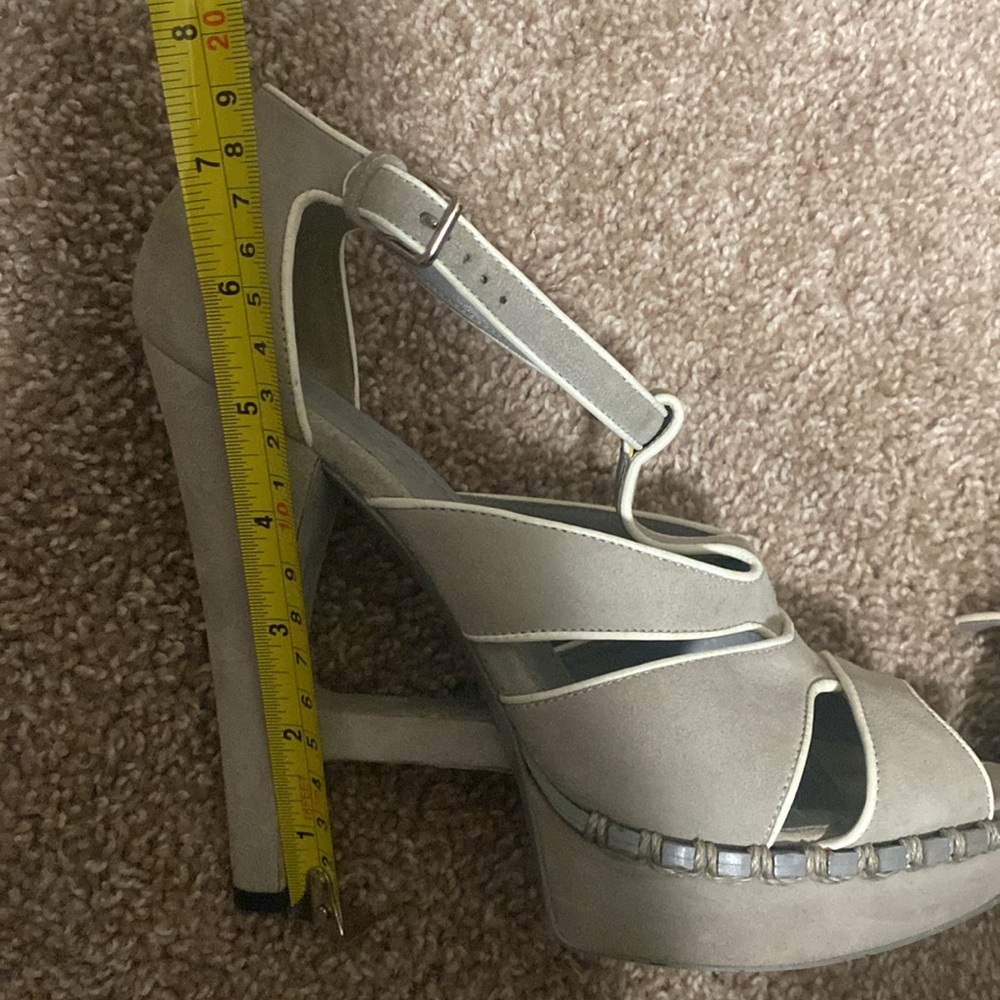 YSL | Gray Suede Sandals with T-Strap Design - Picture 9 of 11